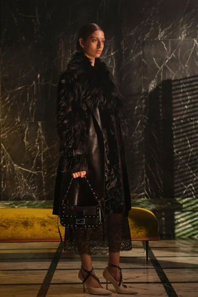 Look 1